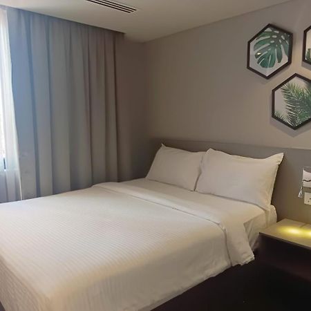 Bahari Parade Hotel George Town Ngoại thất bức ảnh
