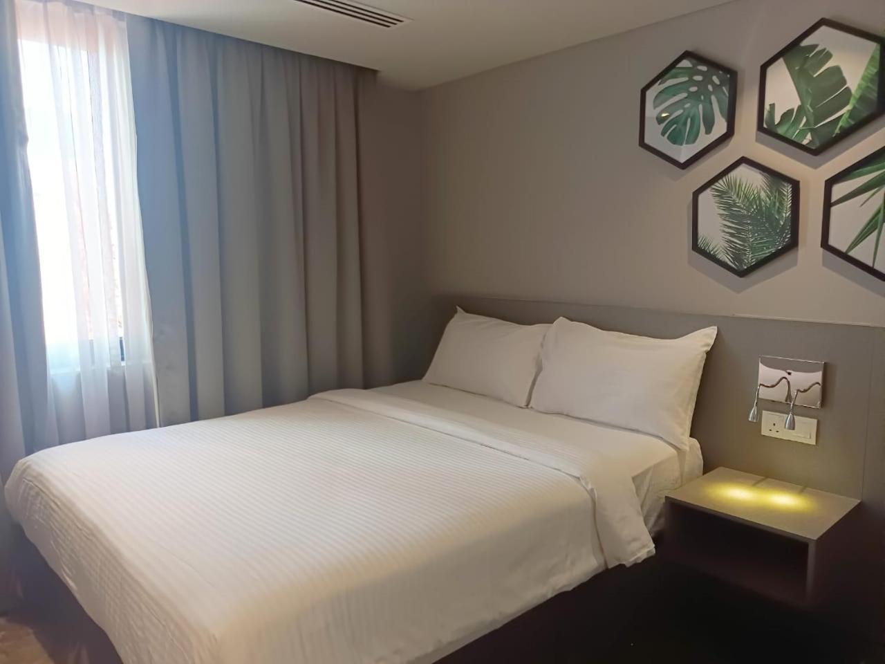 Bahari Parade Hotel George Town Ngoại thất bức ảnh